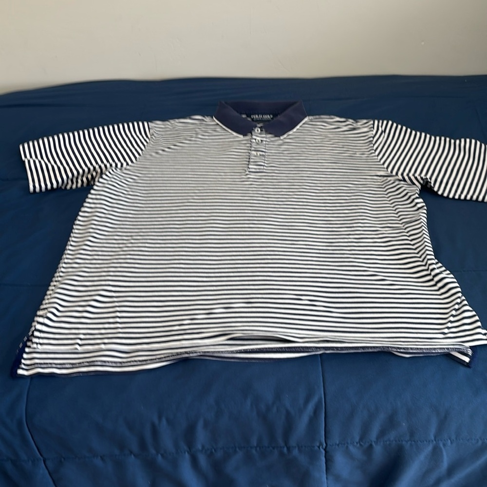 Polo Golf navy and white pique polo. Men XL. 100% cotton. Excellent condition.